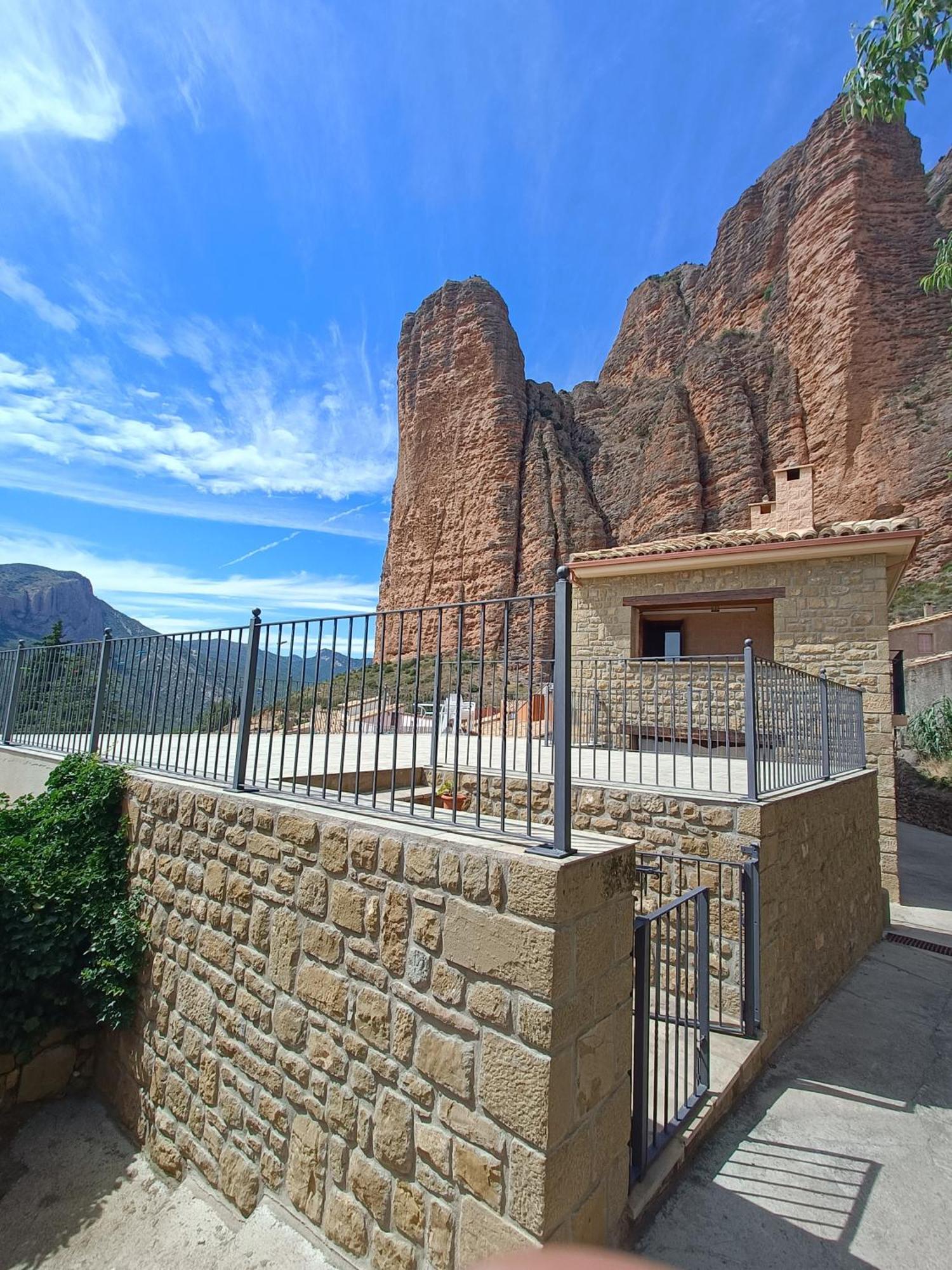 Estudio Cinco Personas Las Peñas de Las Peñas de Riglos Esterno foto